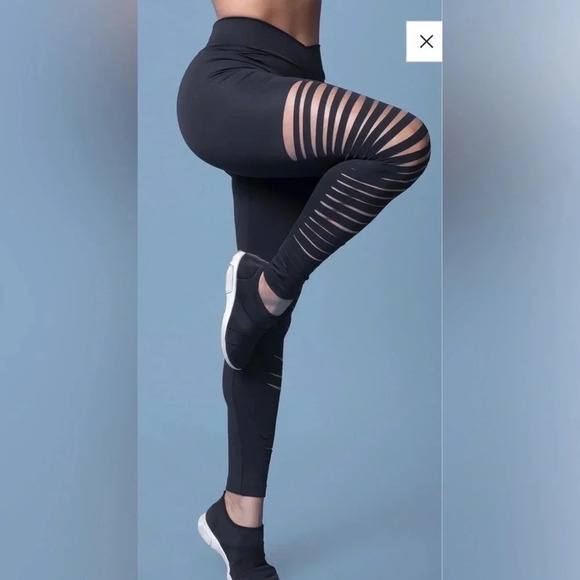 CANOAN SCRUNCH BOOTY LIFT! TORN LASER CUT LEGGING - Picture 3 of 9